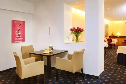 Interior common area at Hotel Allegro Cologne