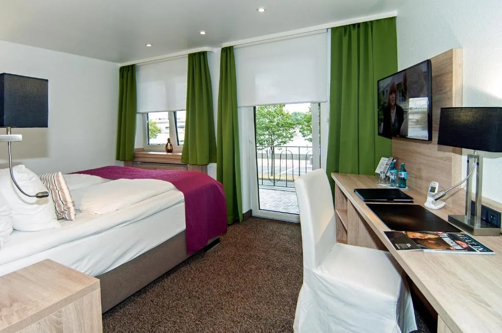 Deluxe guest room at Hotel Allegro Cologne