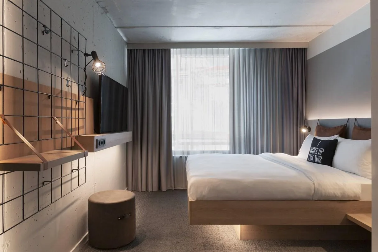Guest room at Moxy Frankfurt City Center