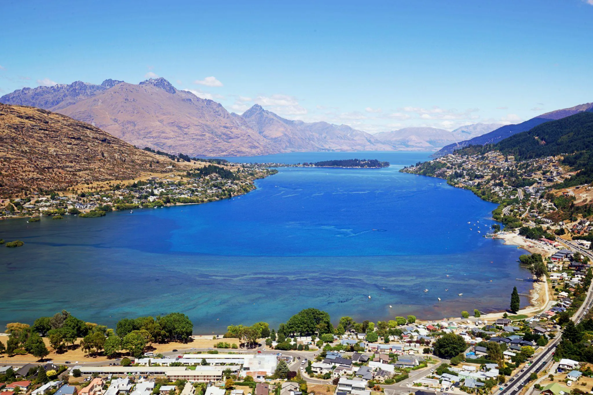 Beautiful mountain and lake scenery in Wanaka New Zealand